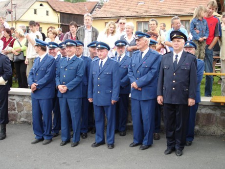 Druhý zprava je asi Macků Zdeněk z Hartmanic v roce 2006