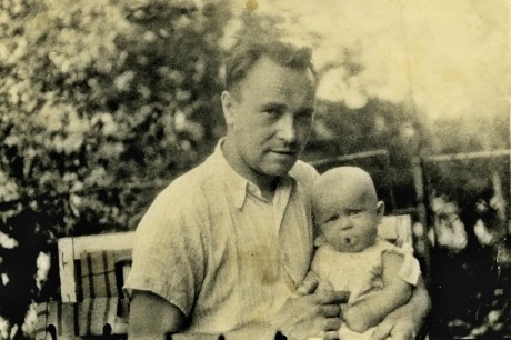 Boček Karel s tatínkem Leopoldem, asi srpen 1943